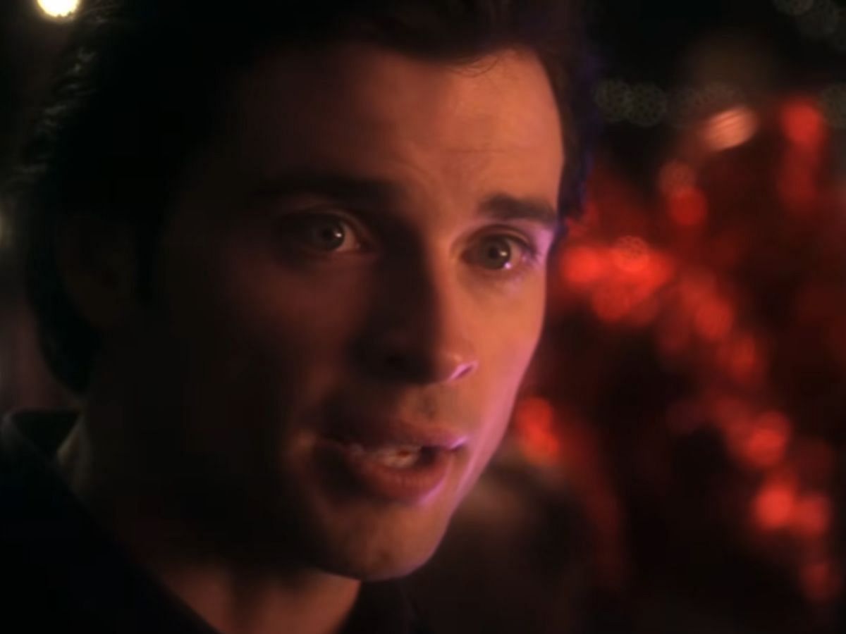 Clark Kent in Smallville (Image via Amazon Prime Video)